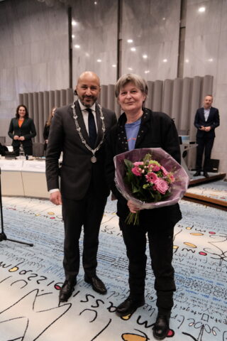 Annemarie van Harten fractievolger samen met burgemeester Marcouch